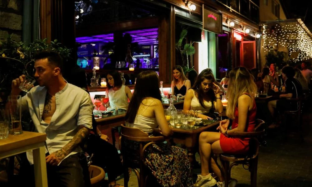 Μετάλλαξη Δέλτα: Διπλάσια κρούσματα κορονοϊού και εισαγωγές σε μια εβδομάδα